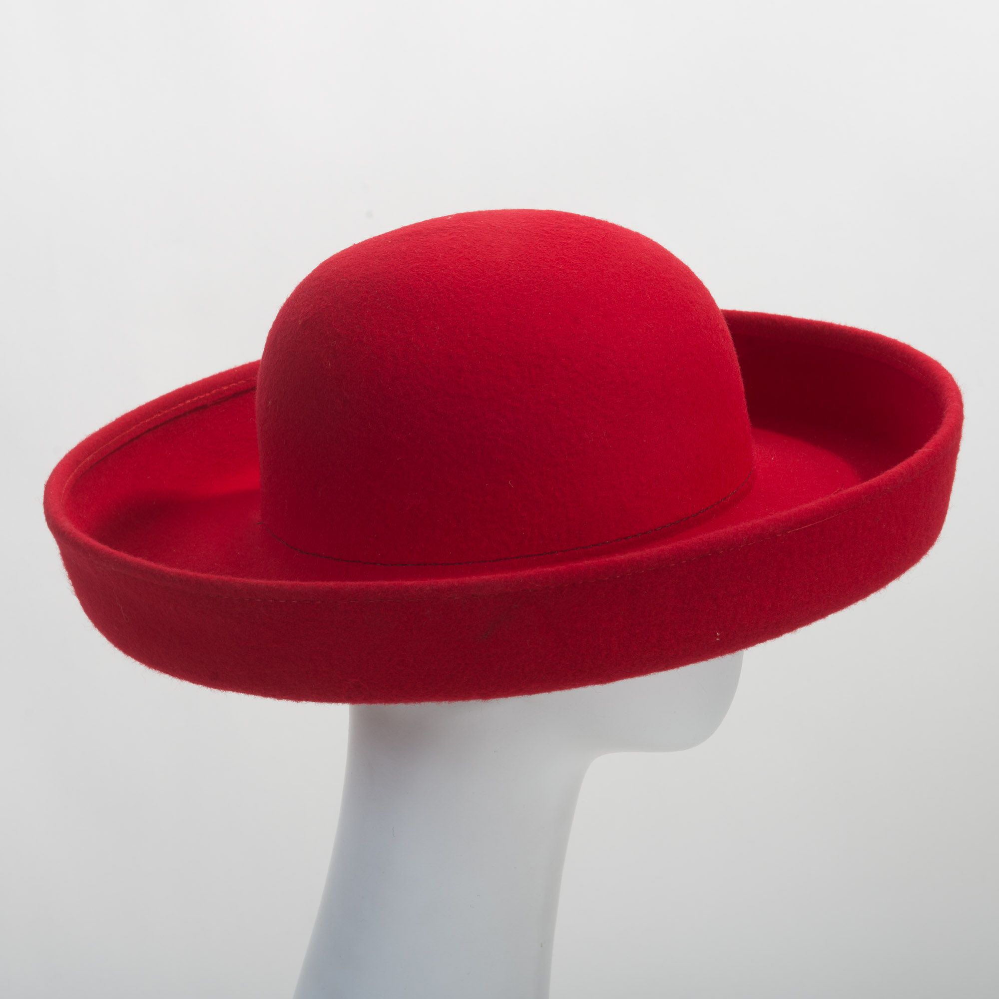 red round hat