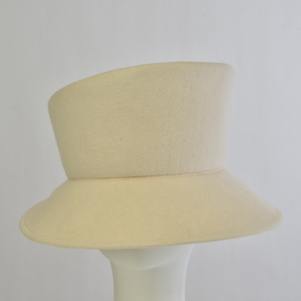 NWT Ivory felt cloche hat Vintage Ivory Wool Felt Hat Made USA Floral | Mercari main image 3