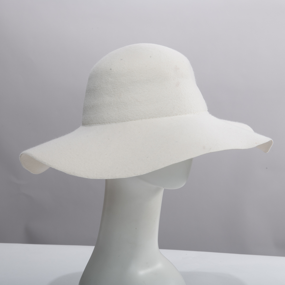 white round hat