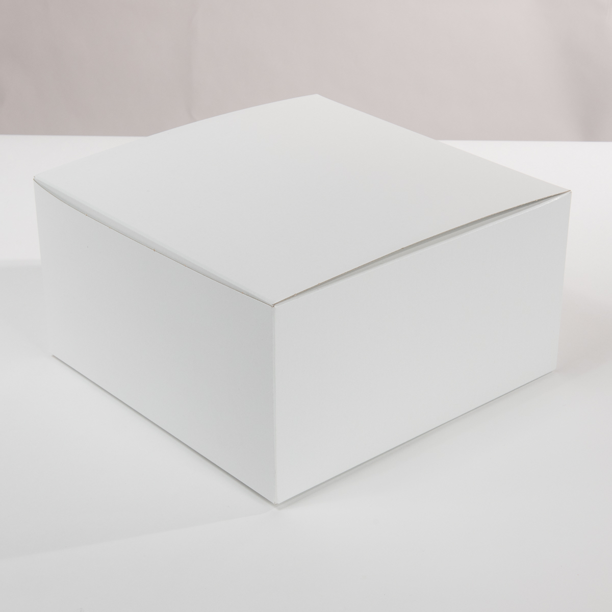 HB5183-18 White 18''X18''X7'' Paper Square Hat Box