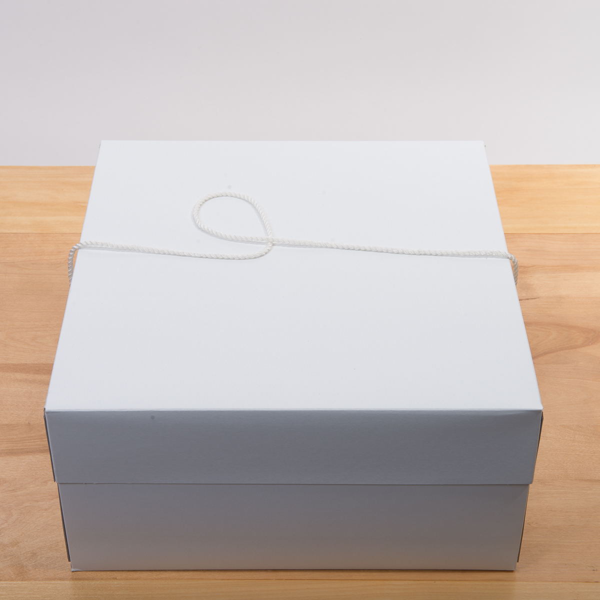 White 2 Piece Hat Box 14 inch x 14 inch x 7 inch | Quantity: 25 by Paper Mart